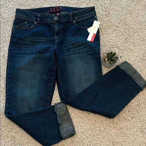 Elle⭐️NWT🌻Dark Indigo Women's Cropped Jeans Size 10 - Picture 1 of 11